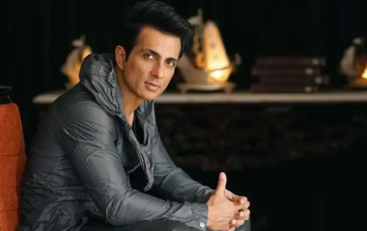 सोनू सूद के खिलाफ गिरफ्तारी वारंट जारी: मुसीबत में फंसे एक्टर! 10 लाख की धोखाधड़ी से जुड़ा है मामला