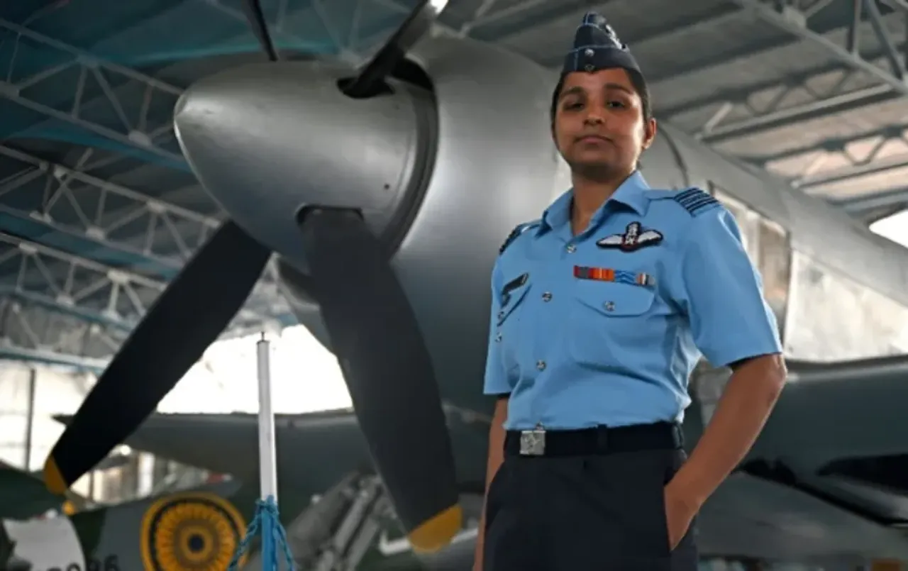 PIB Fact check: भारतीय स्क्वाड्रन लीडर शिवांगी सिंह के बारे में पाकिस्तान का सफेद झूठ, ये है सच्चाई