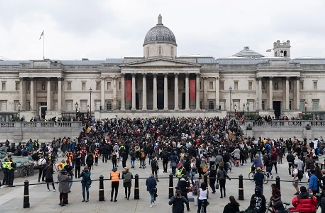 लंदन में लॉकडाउन के विरोध में प्रदर्शन, पुलिस और प्रदर्शनकारियों में झड़प, 9 पुलिसकर्मी घायल