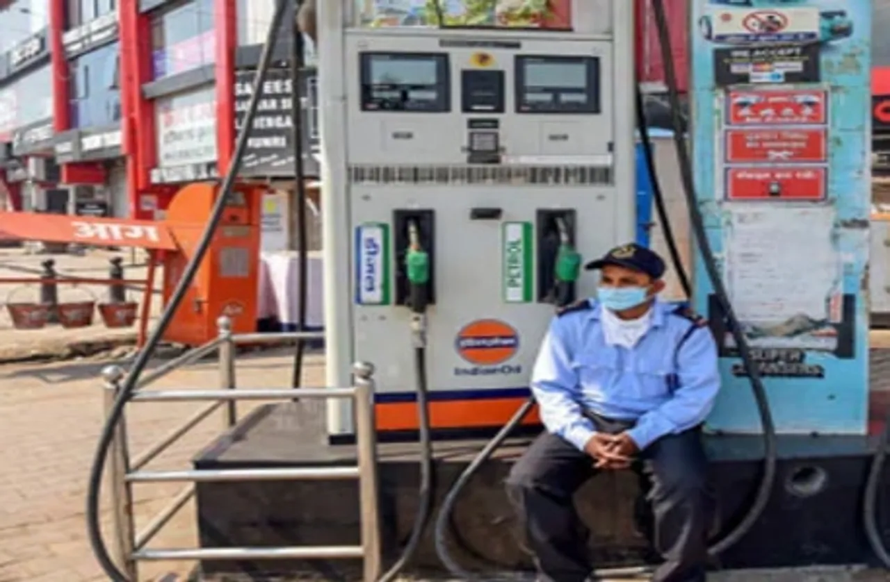 फिर डीजल और पेट्रोल की कीमतों में आई गिरावट, जानिये क्या है नई कीमत