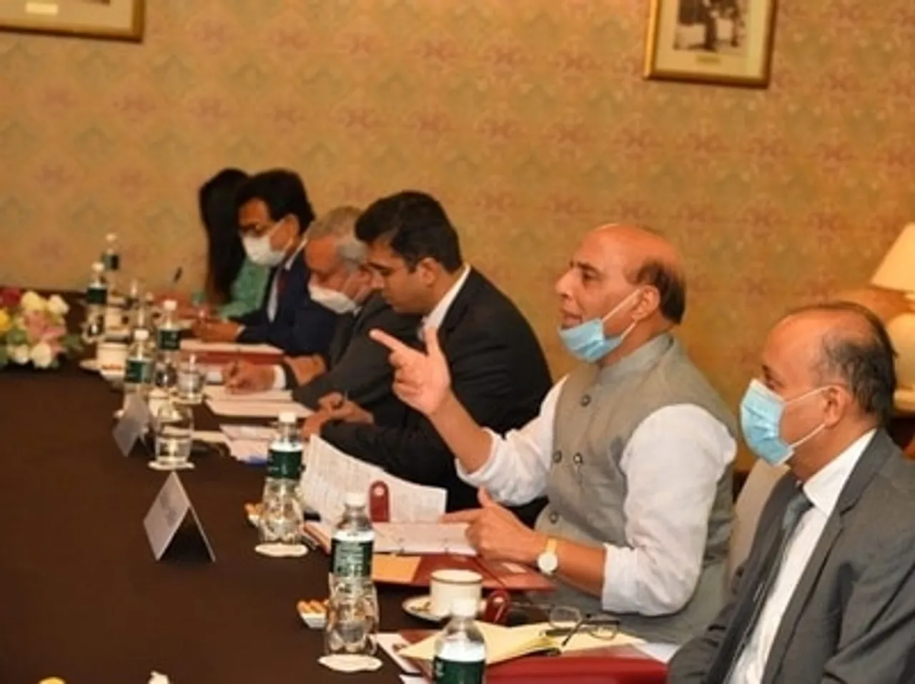 सीमा विवाद को लेकर राजनाथ सिंह ने चीनी रक्षामंत्री से कहा-शांति के लिए LAC से पीछे हटानी होगी सेना