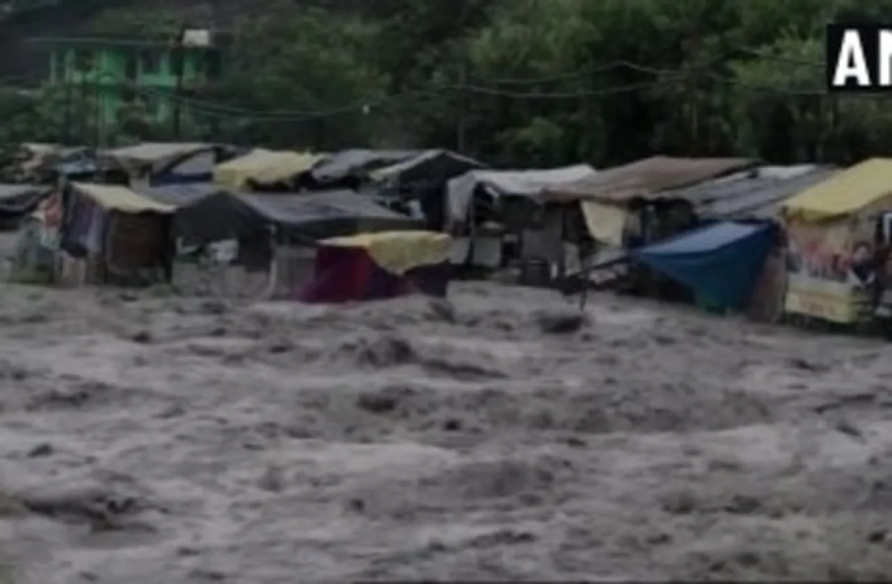 प्राकृतिक आपदा से पीड़ित लोगों को 12 लाख रूपए की आर्थिक सहायता