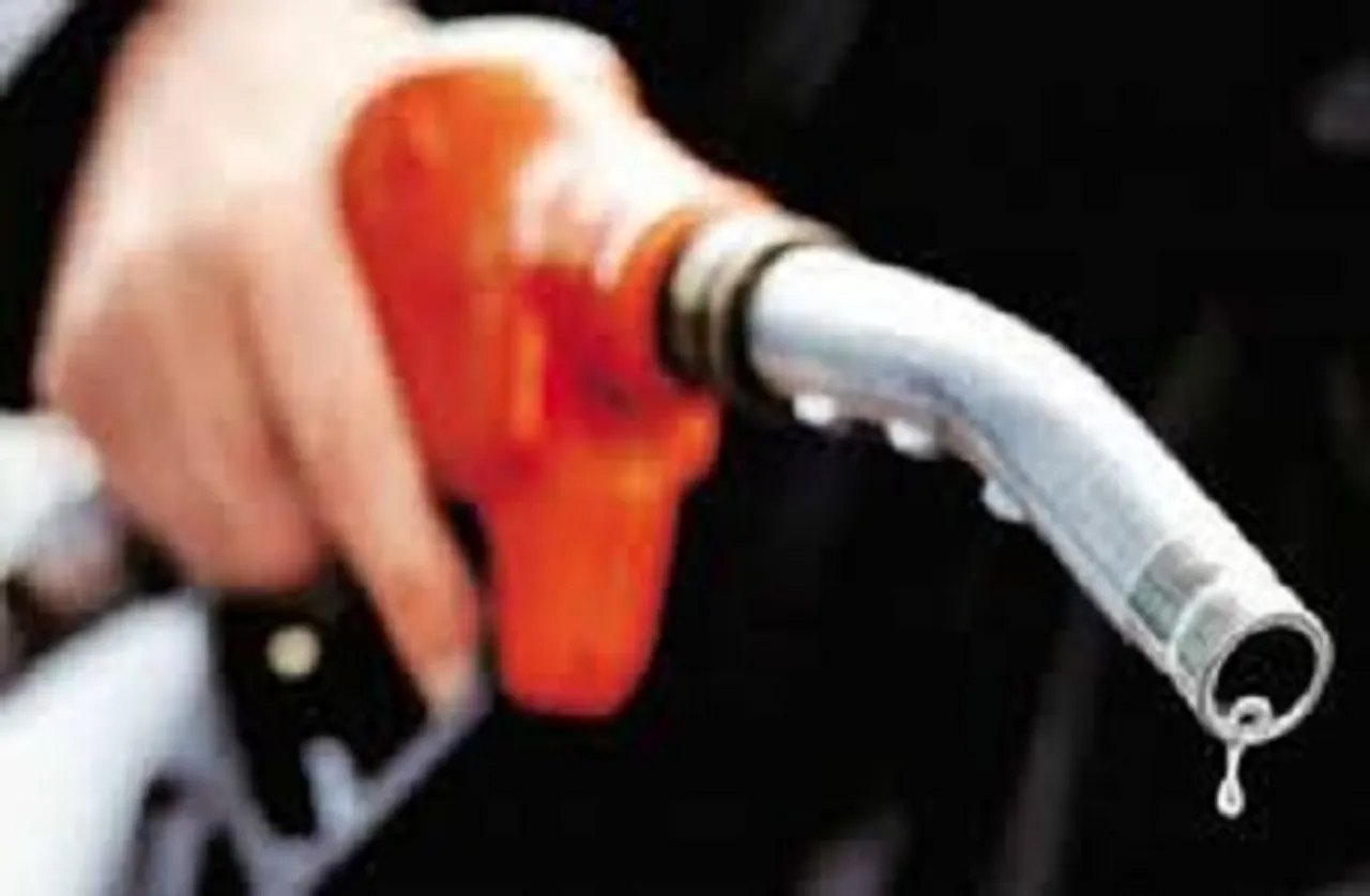 Petrol Diesel Price: डीजल के दाम में आई गिरावट, पेट्रोल के दाम जस के तस, जानिये अपने शहर का  भाव