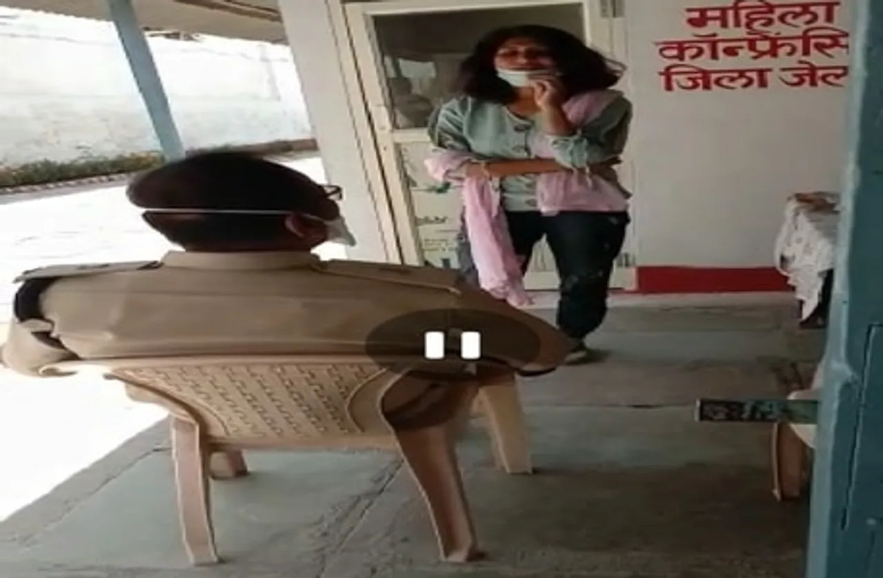 हनीट्रैप मामला: आरोपी श्वेता से अकेले में बात करना जेलर को पड़ा महंगा, गृह मंत्री ने दिए हटाने के लिए निर्देश