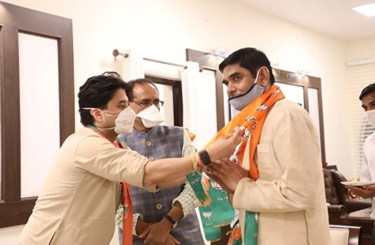 Madhya Pradesh By Elections 2020: उपचुनाव से ठीक पहले कांग्रेस को बड़ा झटका, 2 बड़े नेता भाजपा में शामिल