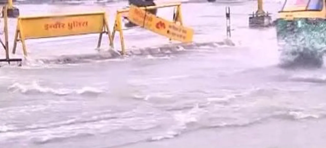 आफत की बारिश, पानी से लबालब सड़कें