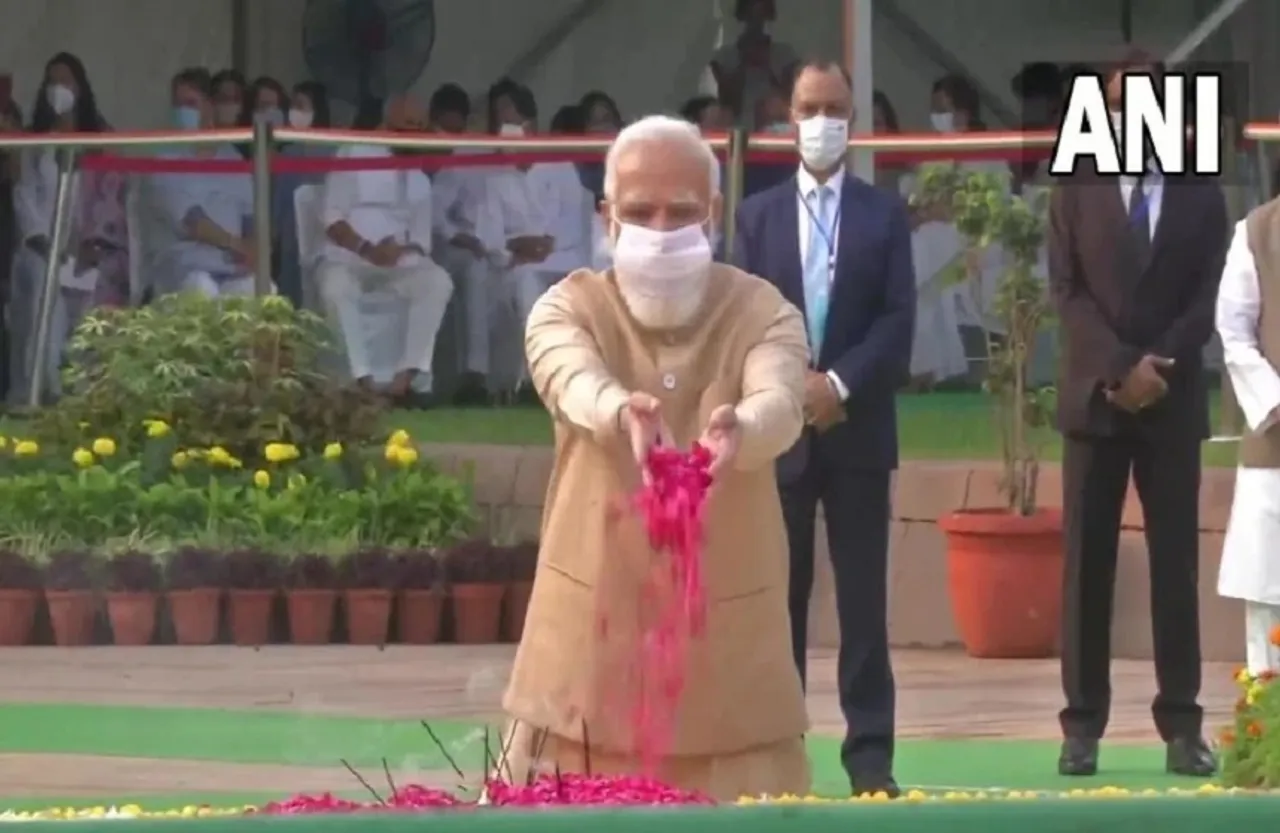 Mahatma Gandhi Birthday: पीएम मोदी ने राजघाट जाकर राष्ट्रपिता महात्मा गांधी को दी श्रद्धांजलि