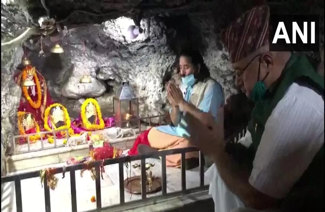 Vaishno Devi Mandir: नवरात्रि पर मंदिर के आधार शिविर में होगी और कड़ी सुरक्षा, कोविड प्रोटोकॉल की हुई समीक्षा