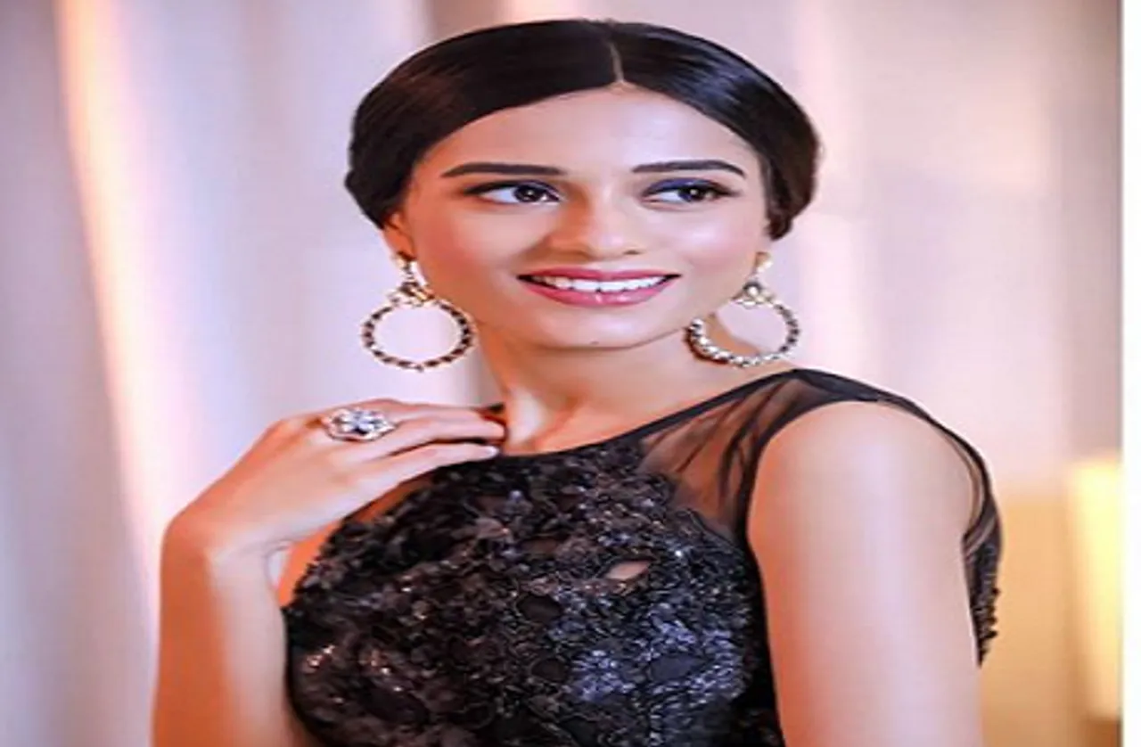 एक्ट्रेस Amrita Rao के घर जल्द गूंजने वाली है किलकारी, बेबी बंप की तस्वीर वायरल