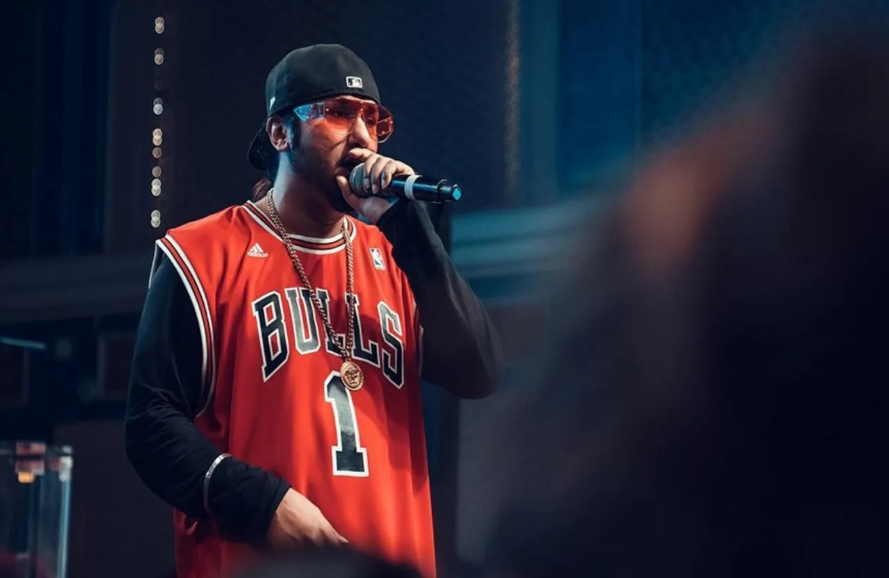 Yo Yo Honey Singh: अदालत ने घरेलू हिंसा मामले में पेश नहीं होने पर लगाई फटकार, कहा- कानून से ऊपर कोई नहीं