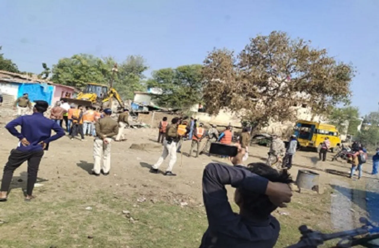 Bhopal News: भोपाल में अपराधियों पर नकेल, बैरागढ़ में नगर निगम ने की अवैध अतिक्रमण हटाने की कार्रवाई