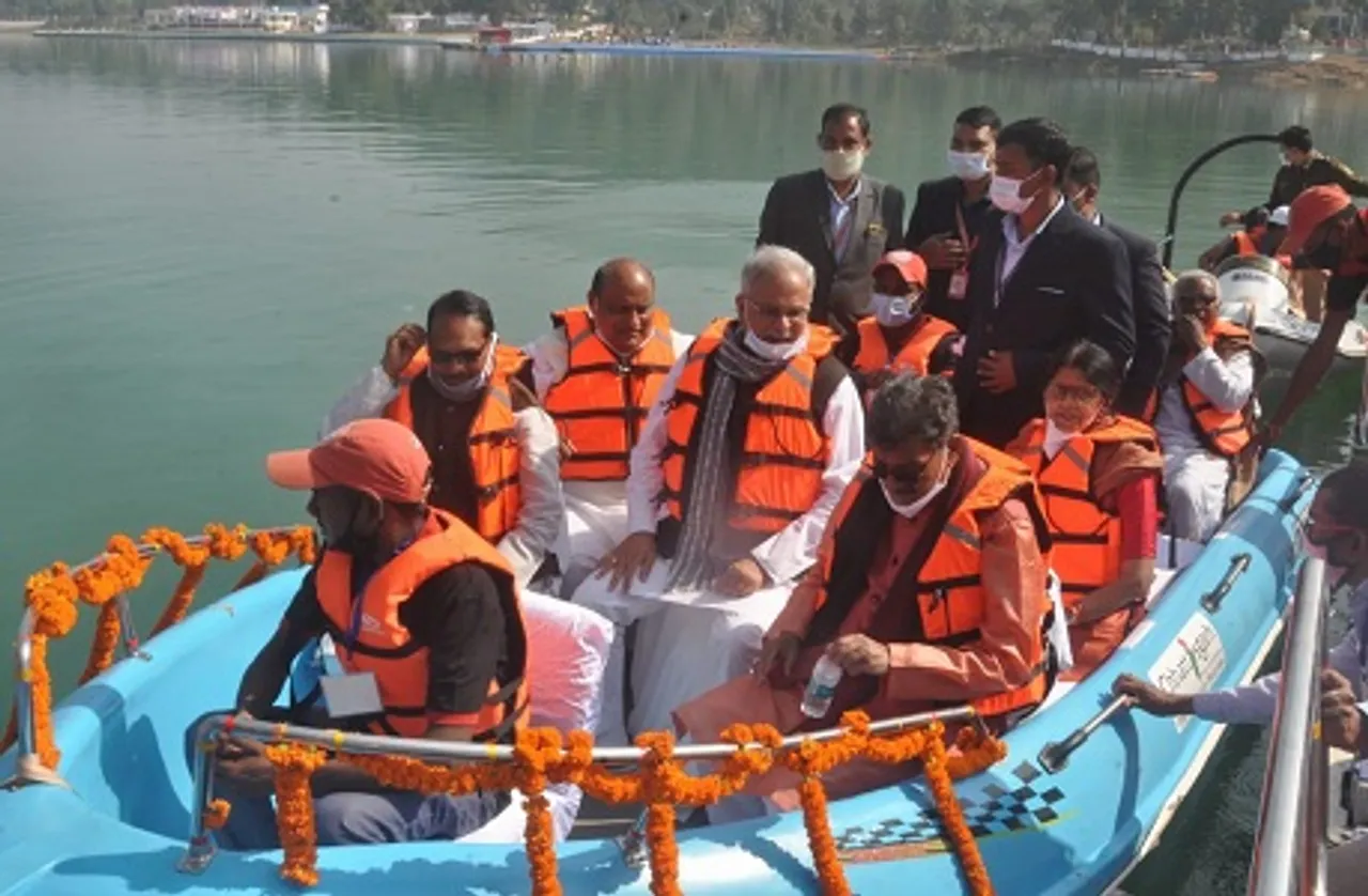 प्राकृतिक खुबसूरती से भरा है छत्तीसगढ़, सीएम बघेल ने कू्रज बोट में बैठकर किया नौका विहार