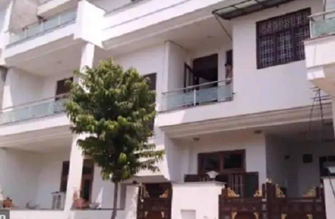 एक ही परिवार के चार सदस्यों ने लगाई फांसी, कर्ज से था परेशान