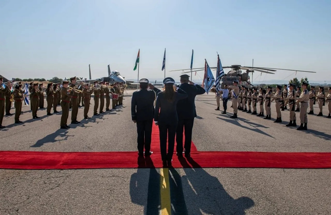 IAF Chief: वायुसेना प्रमुख ने इजराइल में उड़ाया एफ-15 लड़ाकू विमान