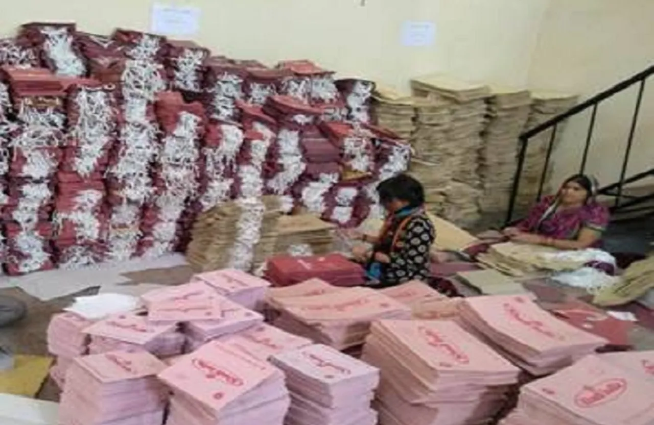 KVIC Breaking: प्लास्टिक मिश्रित हस्तनिर्मित कागज के लिए पेटेंट हुआ हासिल