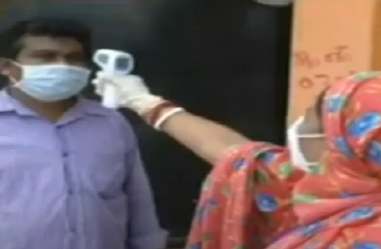 Chhatisgharh corona case: शिक्षक बने कोरोना वॉरियर, घर-घर जाकर कर रहे जांच