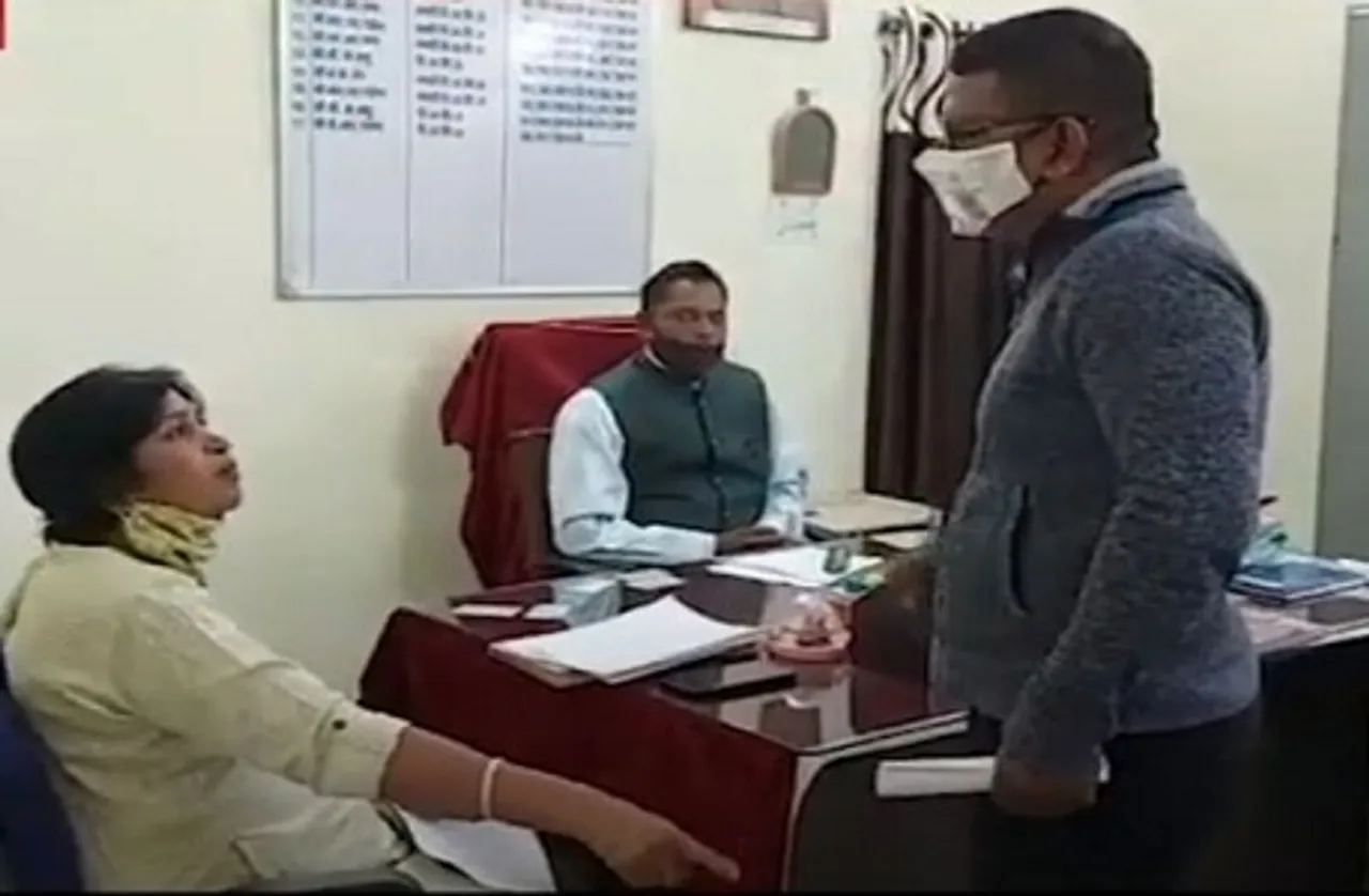 DEO से अभद्रता, गुस्से में मर्यादा भूले असिस्टेंट BEO, वीडियो वायरल