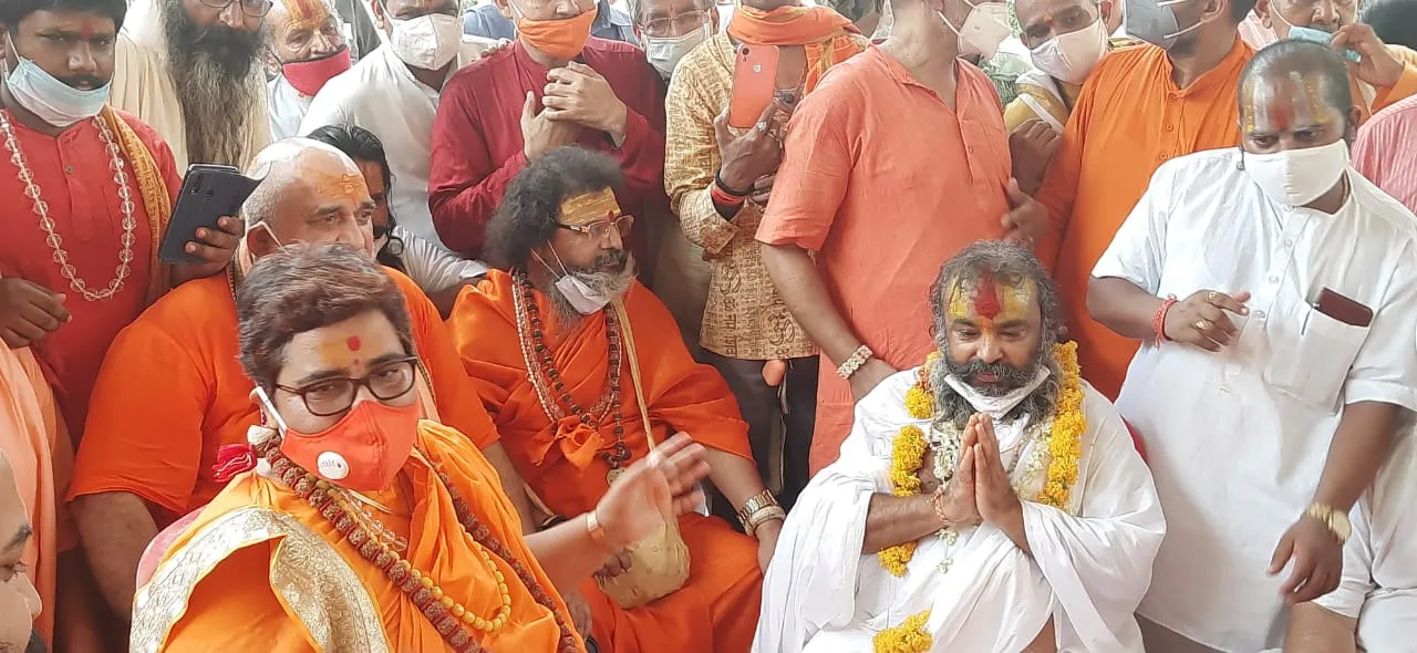 Gufa Mandir Mahant : गुफा मंदिर के महंत बने 12 घाट के रामप्रवेश दास, चादर ओढ़ाकर की गई महंताई की प्रक्रिया पूरी