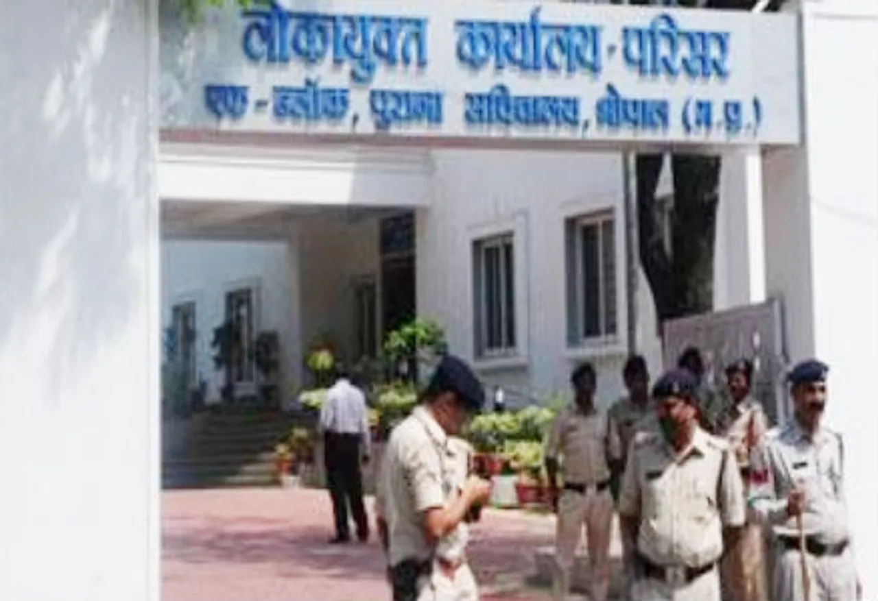 शिक्षक के आवास पर लोकायुक्त का छापा, 45 लाख की संपत्ति मिलने का अनुमान