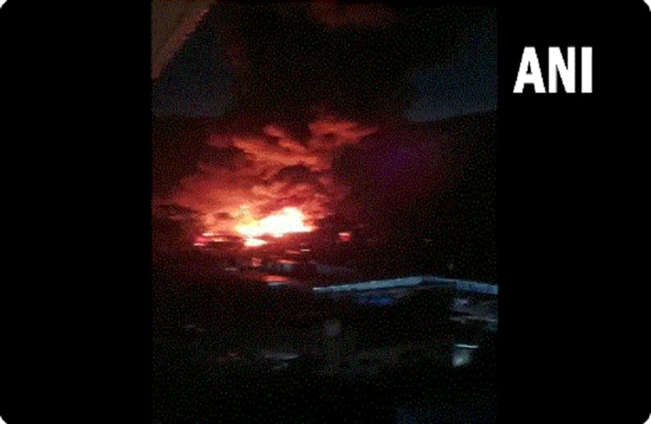 Pune Fire: गोदाम में लगी भीषण आग, कैश और लाखों का सामान जल कर खाक