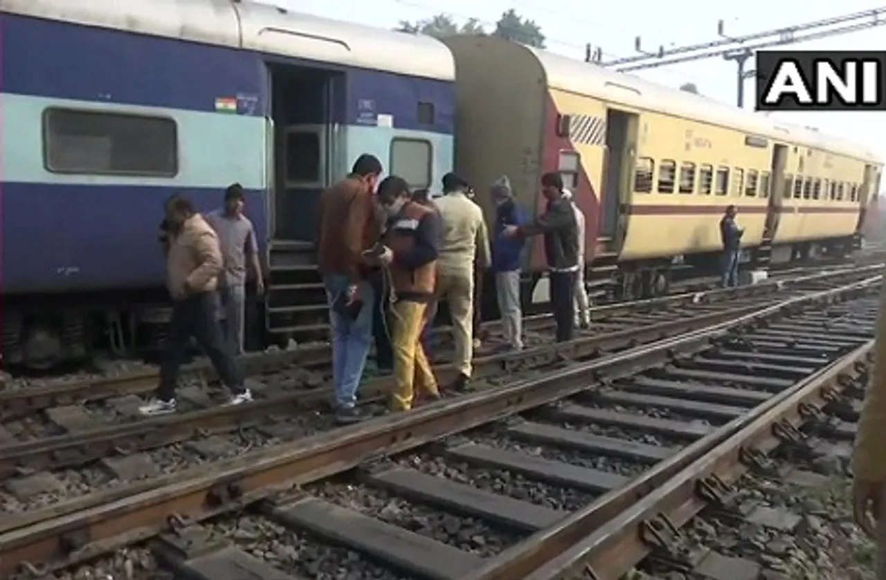 Duronto Express: ओडिशा में टला बास-बाल टला हादसा, पटरी से उतरे पार्सल वैन के दो पहिये