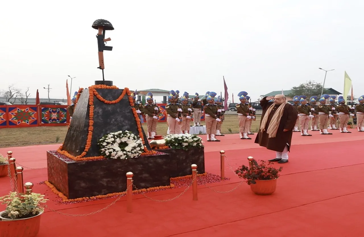 Pulwama Attack: शहीद हुए सीआरपीएफ के जवानों को गृह मंत्री शाह ने पौधारोपण कर दी श्रद्धांजलि