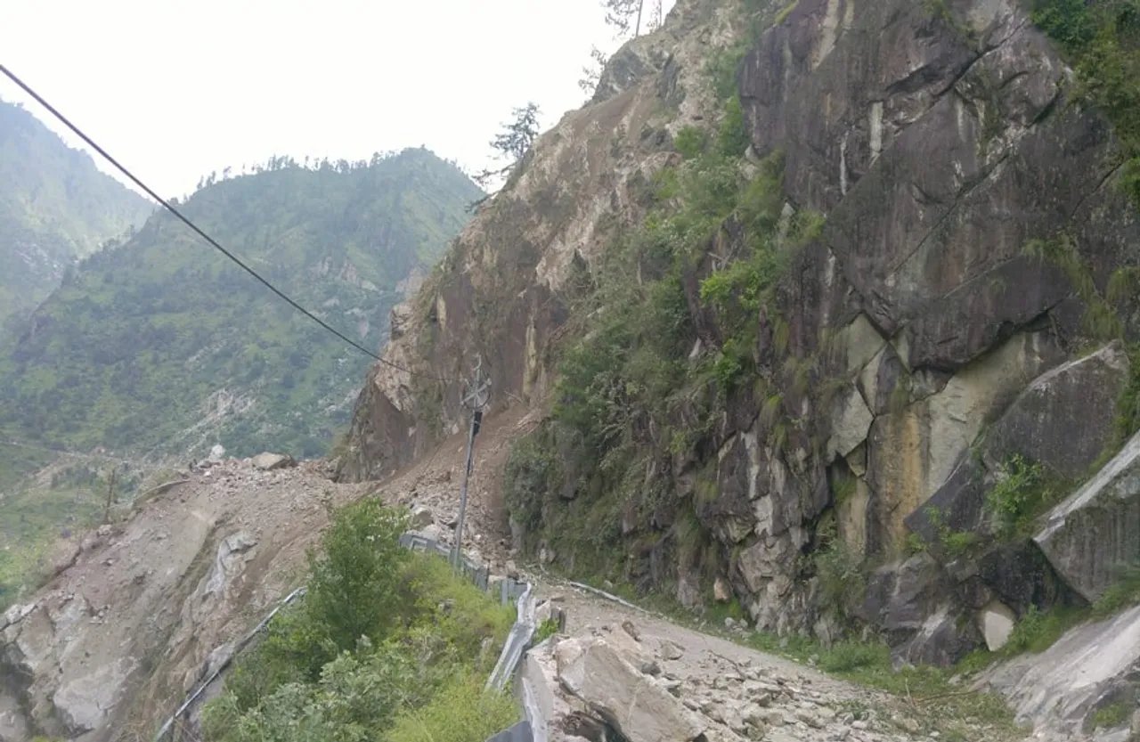 Landslide In Kinnaur: पीएम ने लिया भूस्खलन के कारण उत्पन्न स्थिति का जायजा, हरसंभव मदद का दिया आश्वासन