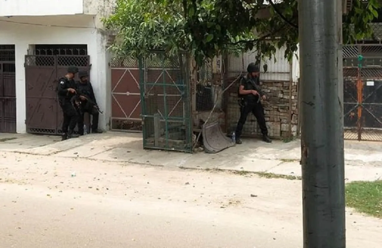 Lucknow: 7 घंटे बाद अलकायदा के दो आतंकी गिरफ्तार, प्रेशर कुकर और बम बरामद, ATS सर्च ऑपरेशन जारी