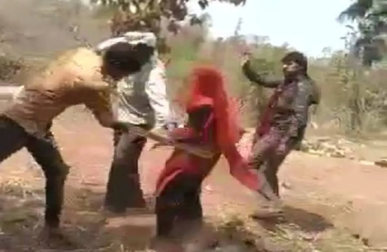 Alirajpur Crime News: महिला को बेरहमी से पीटते रहे घरवाले, मांगती रही रहम की भीख, किसी ने एक...