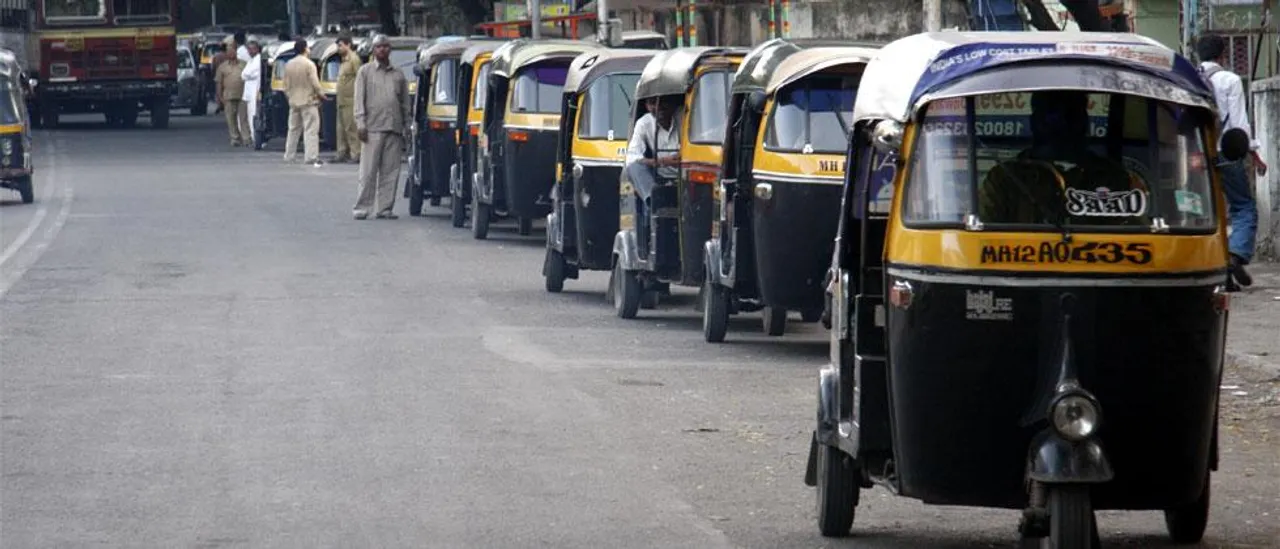 ऑटो वाले के साथ भागी गर्लफ्रेंड तो BF ने चुरा लिए 70 मोबाइल