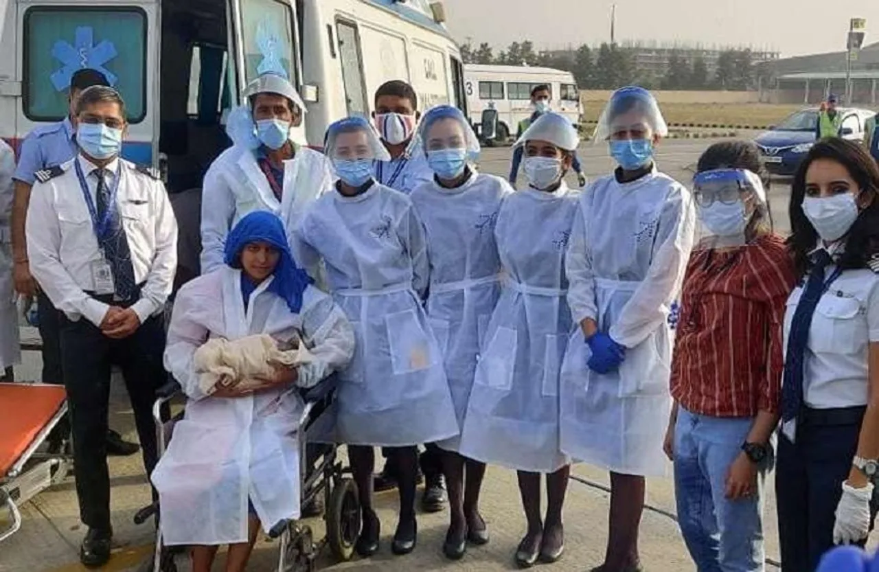 IndiGo की फ्लाइट में गूंजी किलकारी, बेंगलुरु से जयपुर आ रही महिला ने दिया बच्ची को जन्म