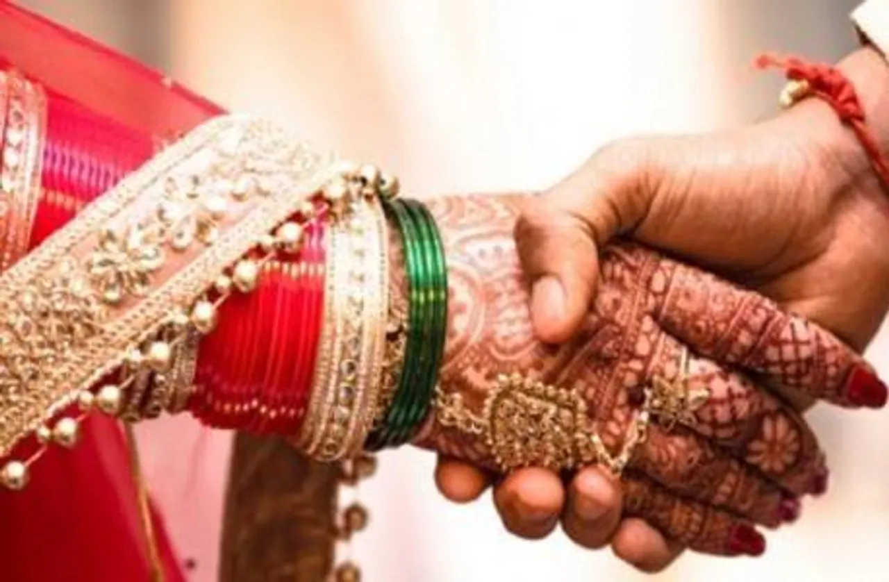 औरत हूं औरत से प्यार करती हूं! साहब... अब करा दो शादी