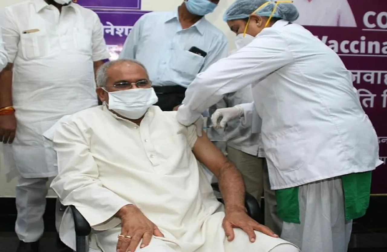सीएम भूपेश बघेल ने लगवाया वैक्सीन का दूसरा डोज, लोगों से की ये अपील