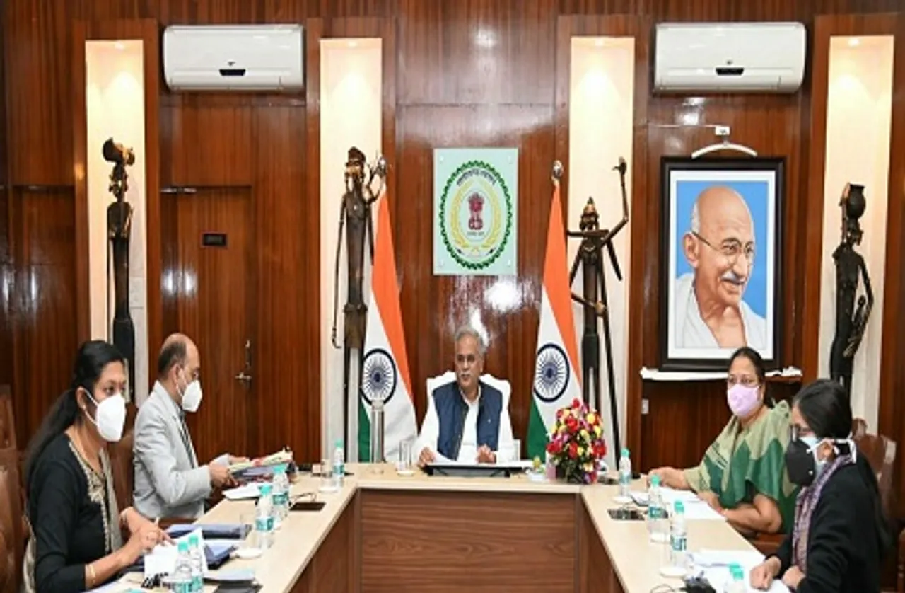 CM Bhupesh Baghel :सीएम ने अपने निवास कार्यालय में महिला एवं बाल विकास और समाज कल्याण विभाग की बजट तैयारियों की समीक्षा