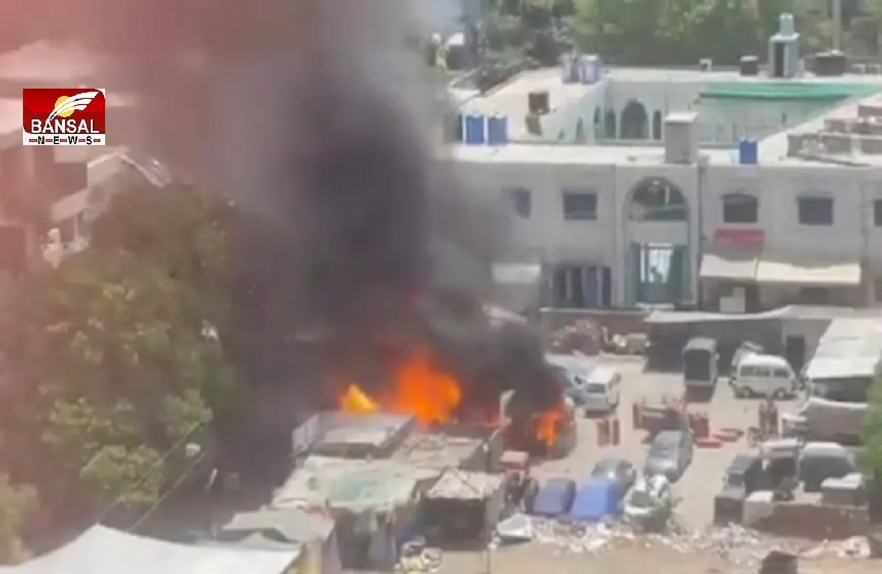 Cyliner Blast: बरकत बाजार में धमाकेदार ब्लास्ट, कई सारे सिलेंडर एक साथ फटे, कई दुकानें क्षतिग्रस्त