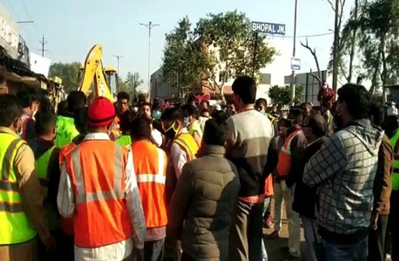 Bhopal News: ईरानी डेरे पर जिला प्रशासन की बड़ी कार्रवाई, हटाया जा रहा 12 हजार वर्गफीट पर अवैध कब्जा, पुलिस बल तैनात