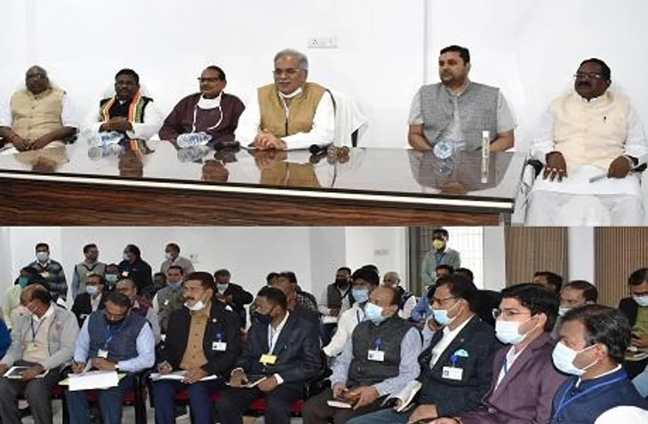 CM भूपेश बघेल ने की अधिकारियों से चर्चा, लिया परिचय, दी बधाईंयां