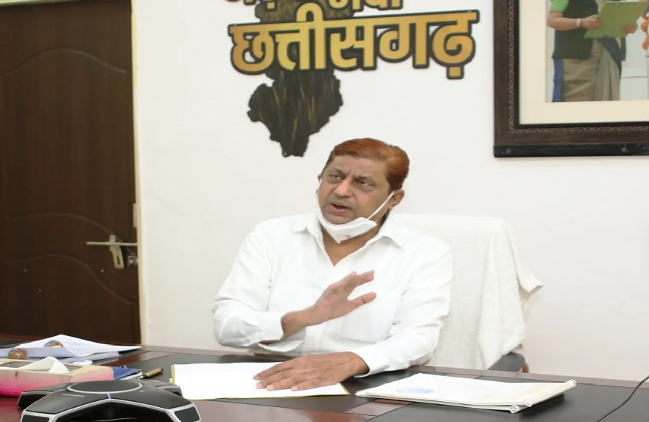 वन मंत्री अकबर ने की भूमि के पट्टा वितरण की समीक्षा