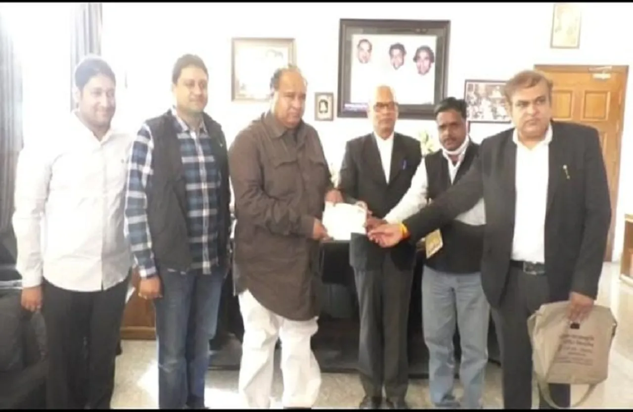 Ram Mandir: पूर्व कांग्रेस मंत्री सक्सेना ने श्रीराम मंदिर निर्माण के लिए दिए 1,11,111/- रुपए