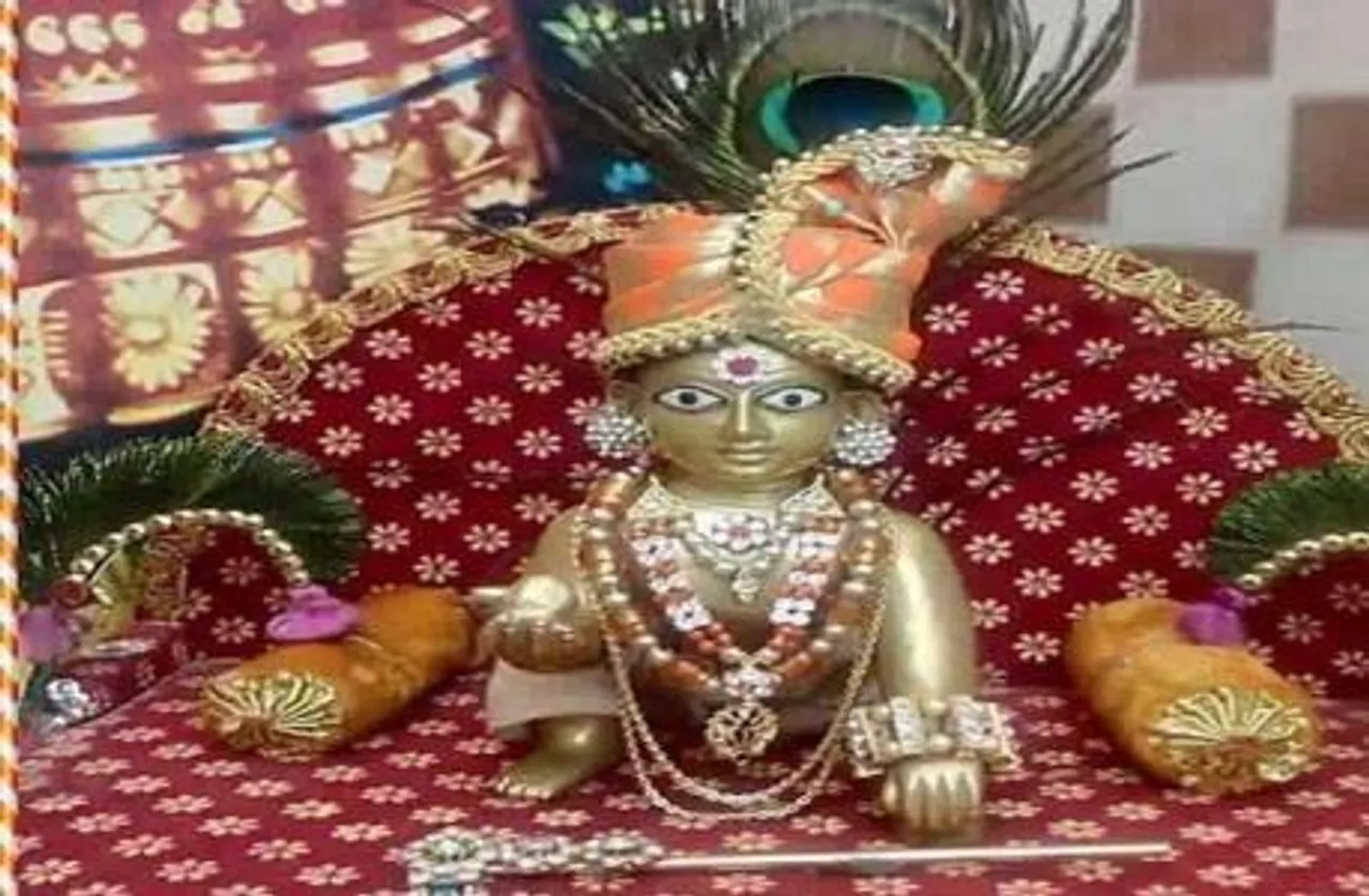 कृष्ण जन्माष्टमी आज, ऐसे सजाएं अपने कान्हा और उनका झूला