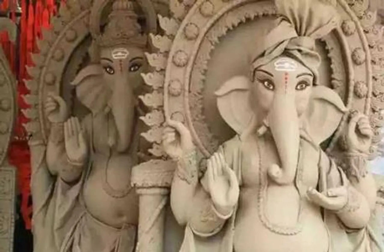 5 फीट से ज्यादा बड़ी मूर्तिबनाने वालों दो लोगों पर एसडीएम ने कार्रवाई