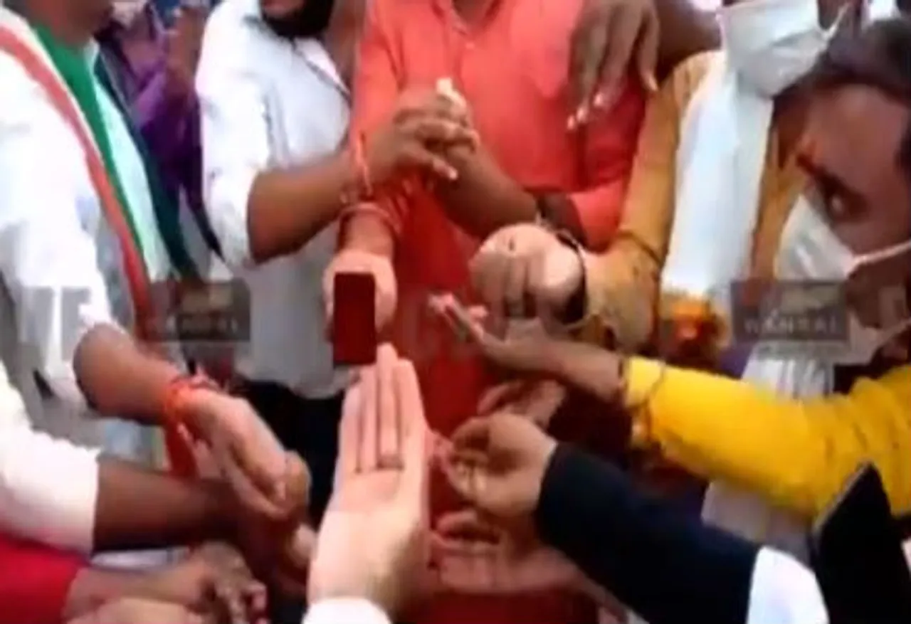 सियासत का शुद्धिकरण! फूलबाग मैदान में गंगाजल छिड़ककर कांग्रेस ने किया शुद्धिकरण