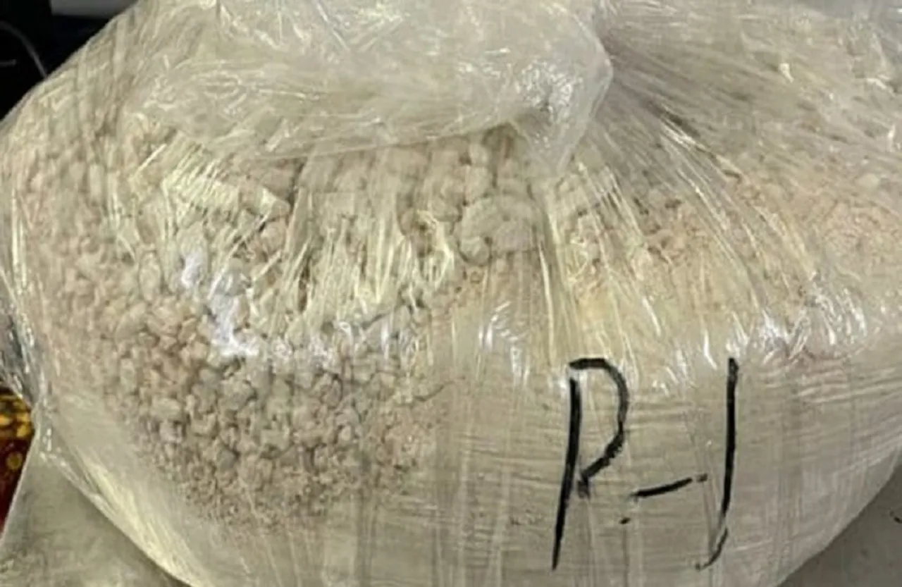 अंतरराष्ट्रीय हवाई अड्डे से 126 करोड़ रुपये की हेरोइन बरामद, दो बैग में रखी थी छुपाकर