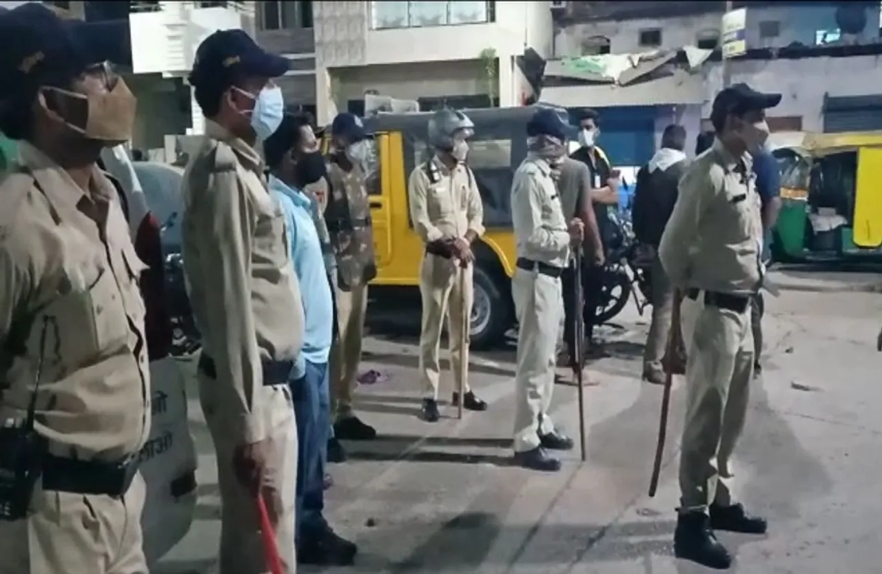 Indore News: इंदौर में दो पक्षों में हुआ विवाद, चार थानों का पुलिस बल पहुंचा, भारी संख्या में जुटे लोग, डायल हंड्रेड के भी फोड़े कांच