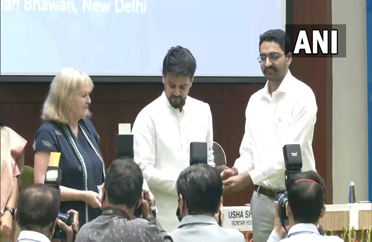 Anurag Thakur: केंद्रीय खेल मंत्री ने राष्ट्रीय युवा पुरस्कार समारोह में 22 पुरस्कार विजेताओं को किया सम्मानित