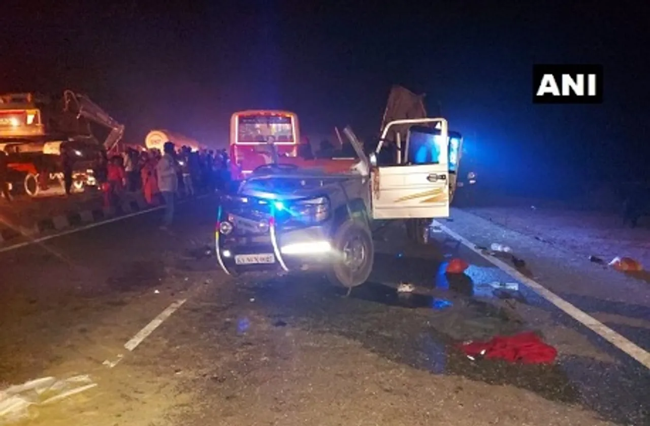 Karnataka Accident: कर्नाटक के चित्रदुर्ग जिले में भीषण सड़क हादसा, पांच लोगों की मौके पर मौत, 6 घायल