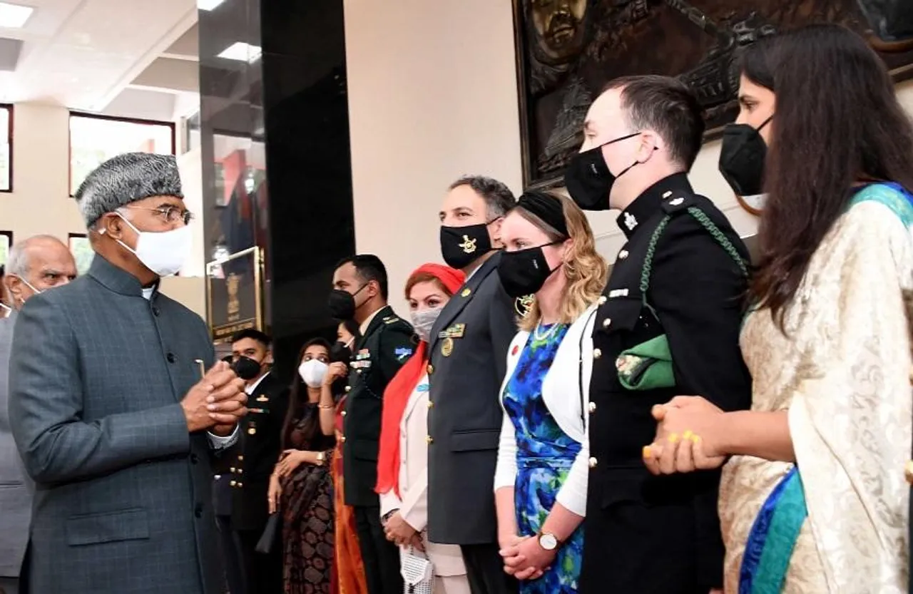 Ram Nath Kovind: डिफेंस सर्विसेज स्टाफ कॉलेज विलिंगटन के छात्र अधिकारियों को राष्ट्रपति ने किया संबोधित, कहा-रक्षा अधिकारियों को होना चाहिए ज्ञानयोद्धा