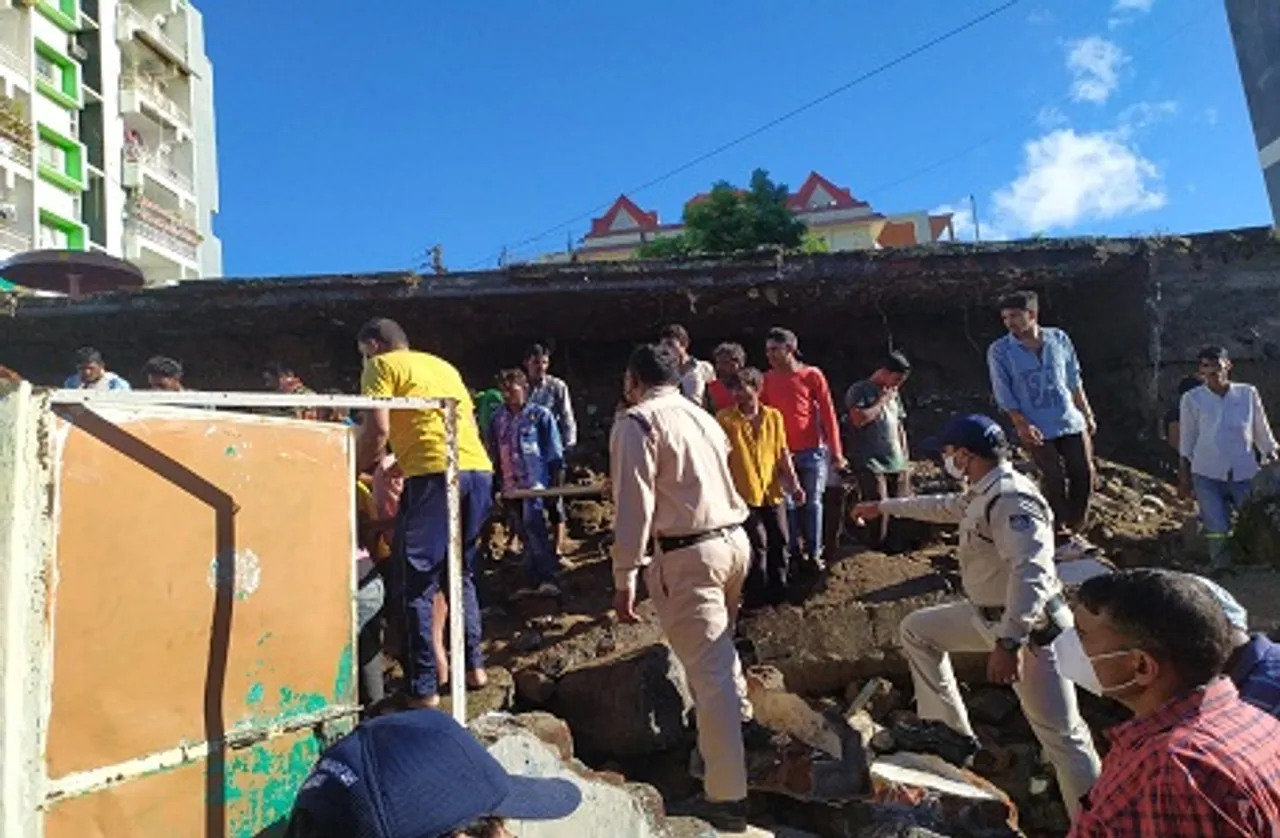 दीवार गिरने से युवक की मौत,मृतक परिवार को 4 लाख की आर्थिक सहायता
