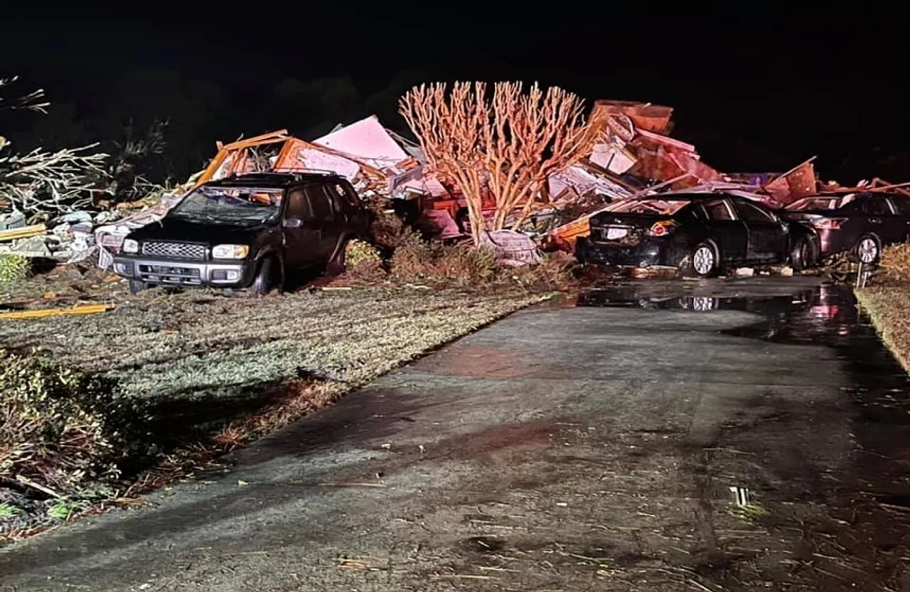 North Carolina: उत्तरी कैरोलिना में आंधी तूफान और बिजली गिरने से 3 की मौत, 10 घायल