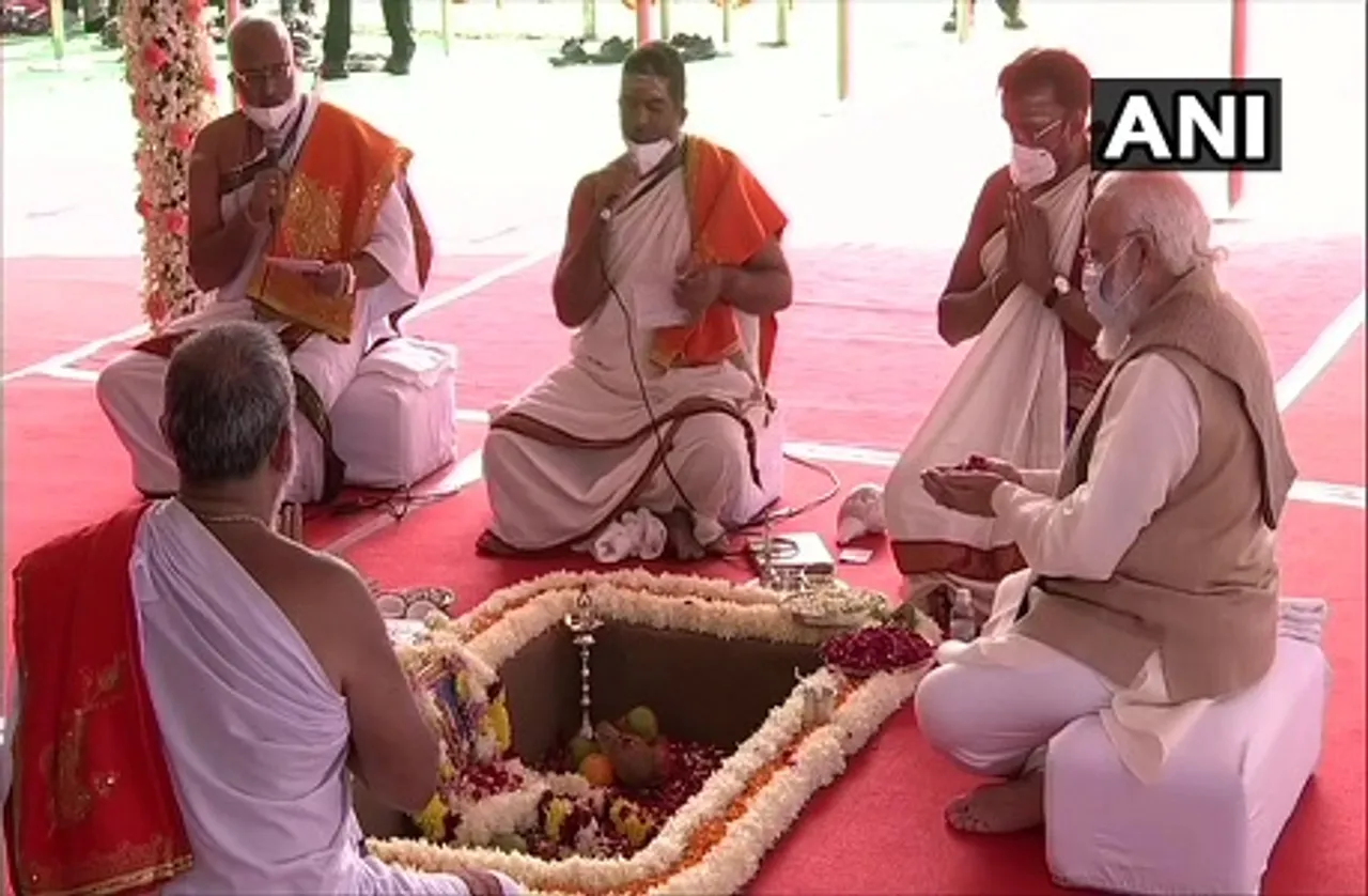 New Parliament Building: पीएम मोदी ने रखी नए संसद भवन की नींव, भूमि पूजन और सर्वधर्म प्रार्थना भी की गई